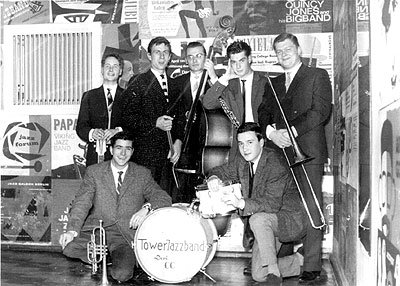 6.1 / 1966 / Tower Jazzband I / Fototermin in der Schale 1. Etage